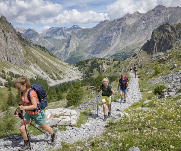 Hikers-on-an-SNP-itinerary-in-Europe