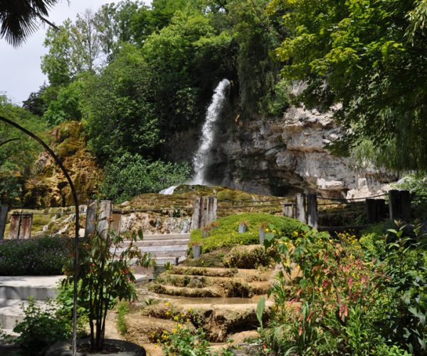 jardin-des-fontaines-petrifiantes-000