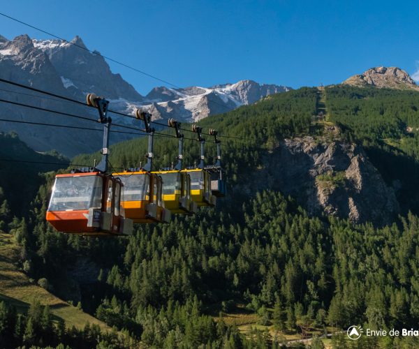 telepheriques-la-grave-cabines-colorees