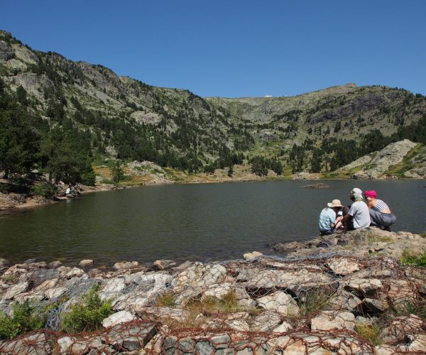 un-petit-joyau-le-lac-achard-ens-au-pied-du-sommet-de-la-croix-de-chamrousse-photo-le-dl-1629356718